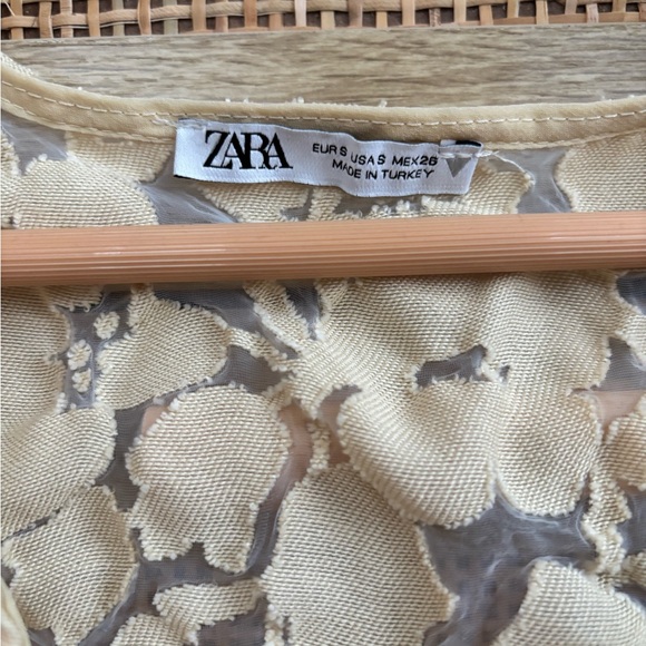 Zara Cream Floral Lace Blouse - Picture 2 of 2